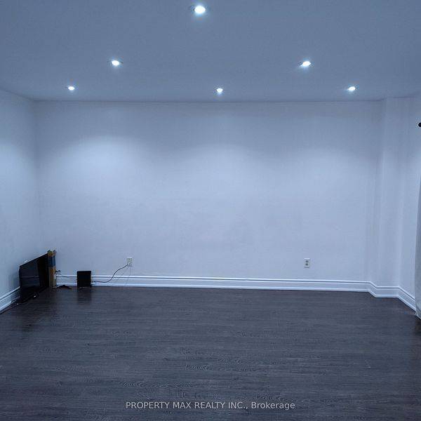 Brampton, ON L6V 3Y1,246 Simmons BLVD