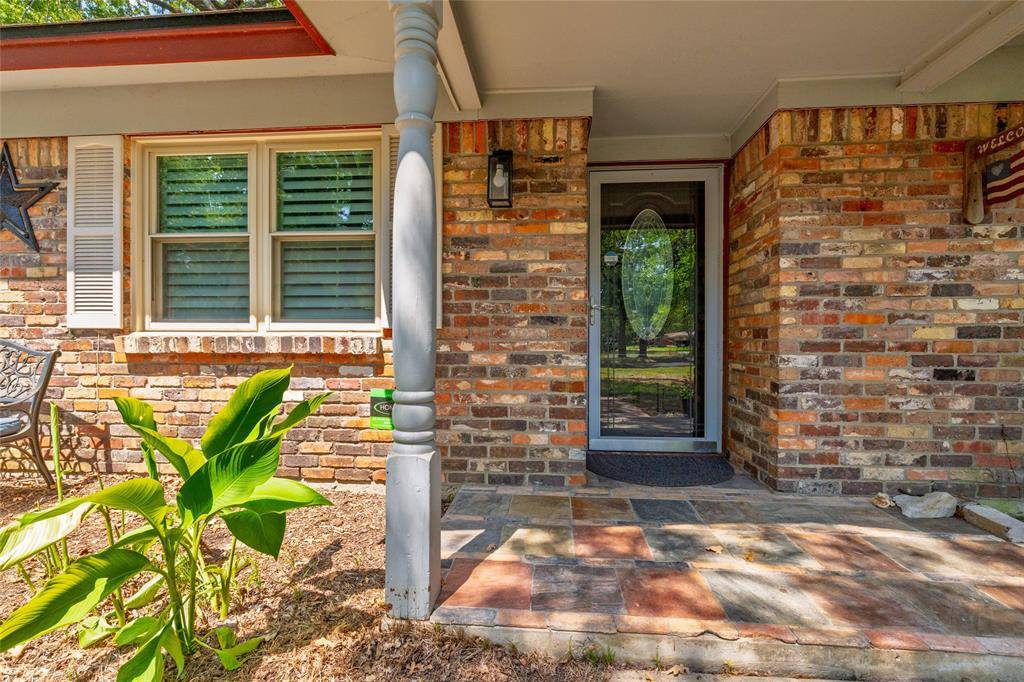 Hurst, TX 76053,637 Post Oak Drive