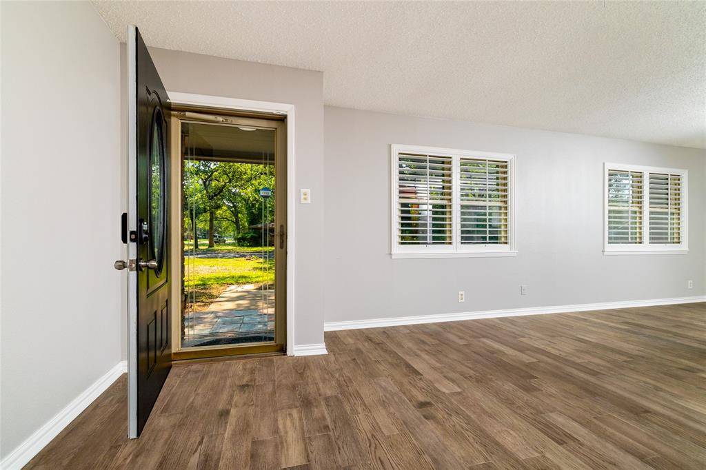 Hurst, TX 76053,637 Post Oak Drive