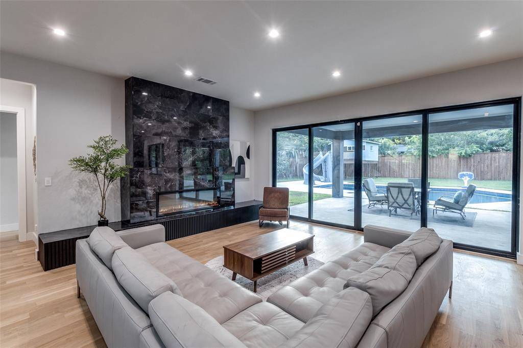 Dallas, TX 75240,13693 Peyton Drive