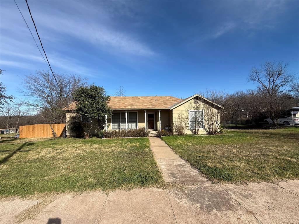 Hamilton, TX 76531,609 E Henry