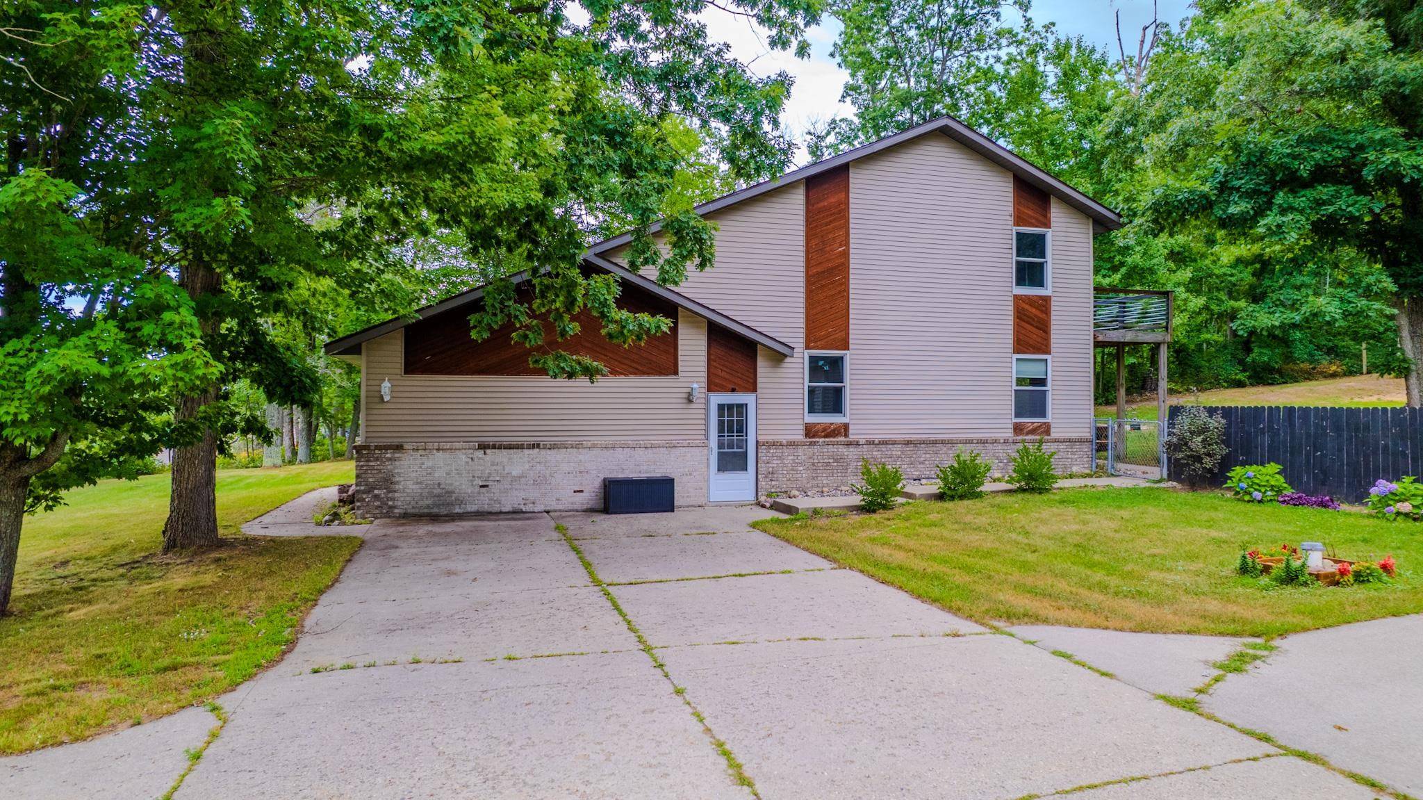 Roscommon, MI 48653,1825 W Sunset DR