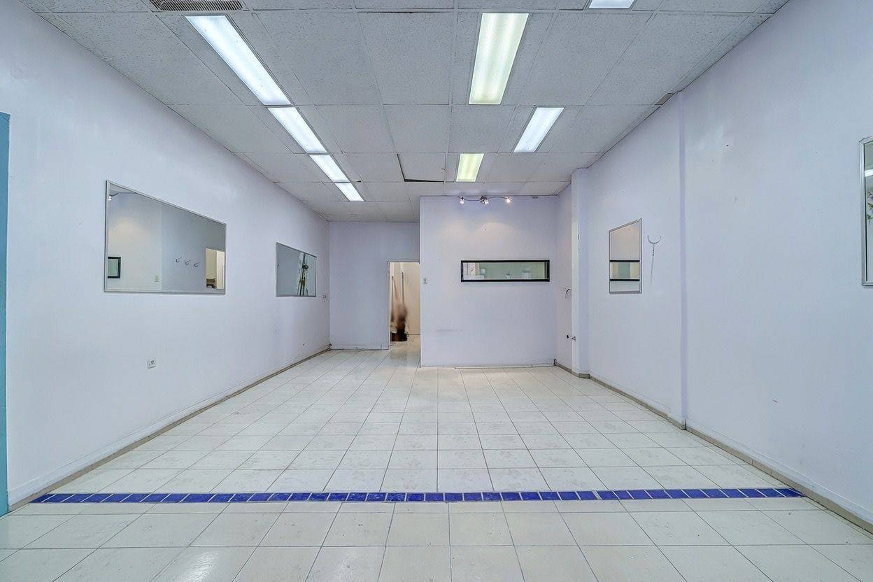 Toronto E03, ON M4B 1N4,2877 St Clair AVE E