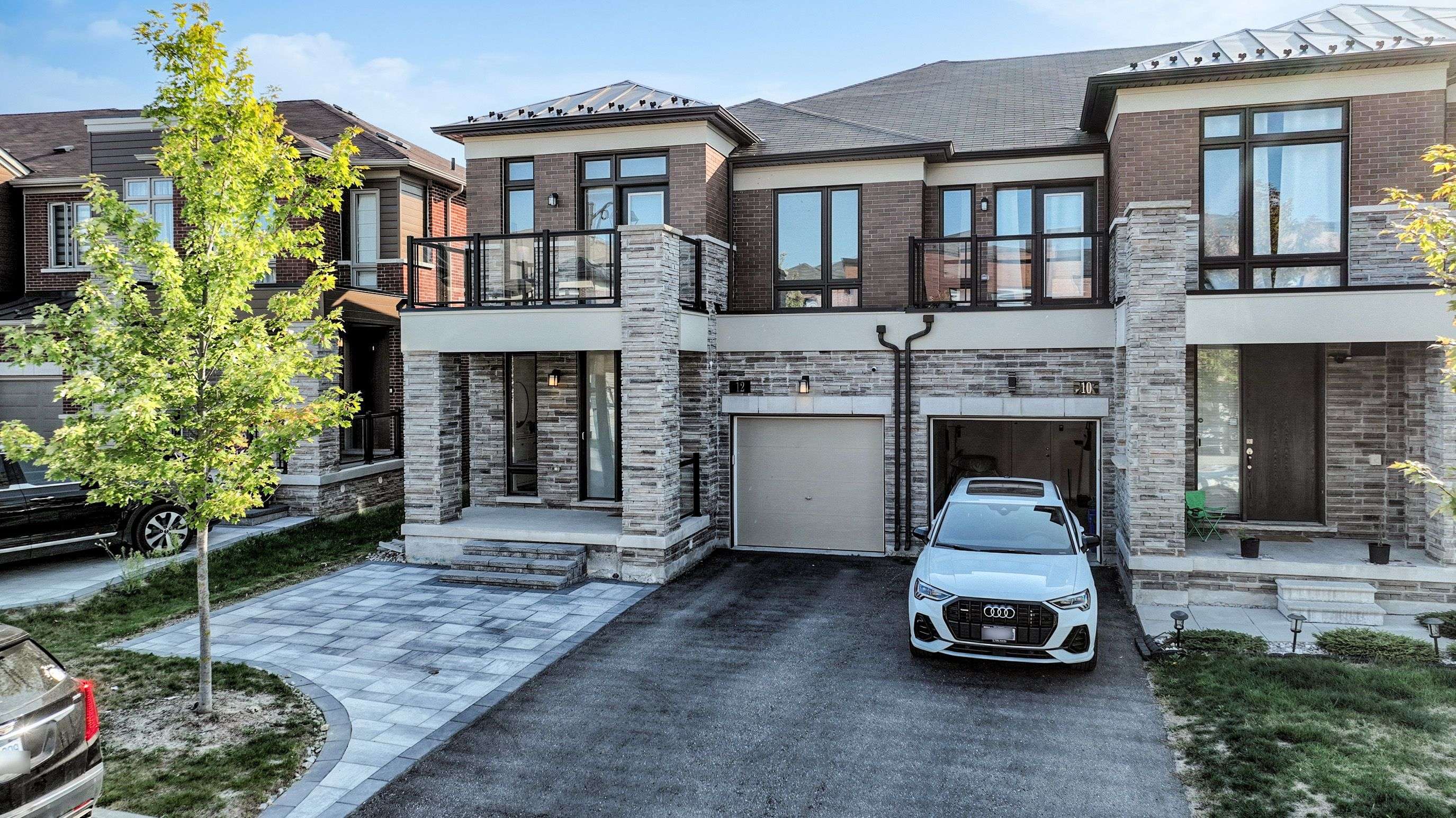 Aurora, ON L4G 0Z4,12 Badgerow WAY