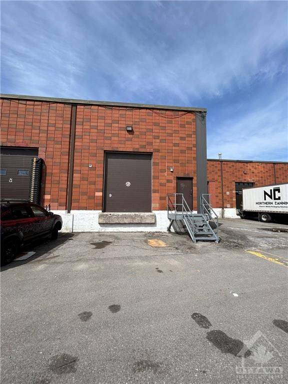 830 INDUSTRIAL AVE #9, Alta Vista And Area, ON K1G 4H3
