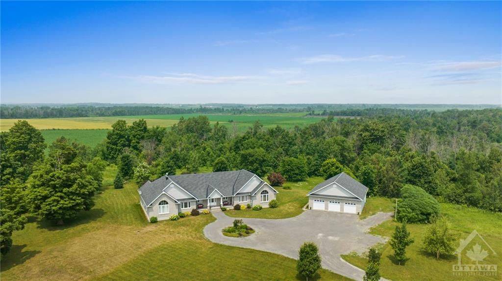 5940 BROPHY DR, Fallowfield Rd South Of Ottawa, ON K0A 2Z0