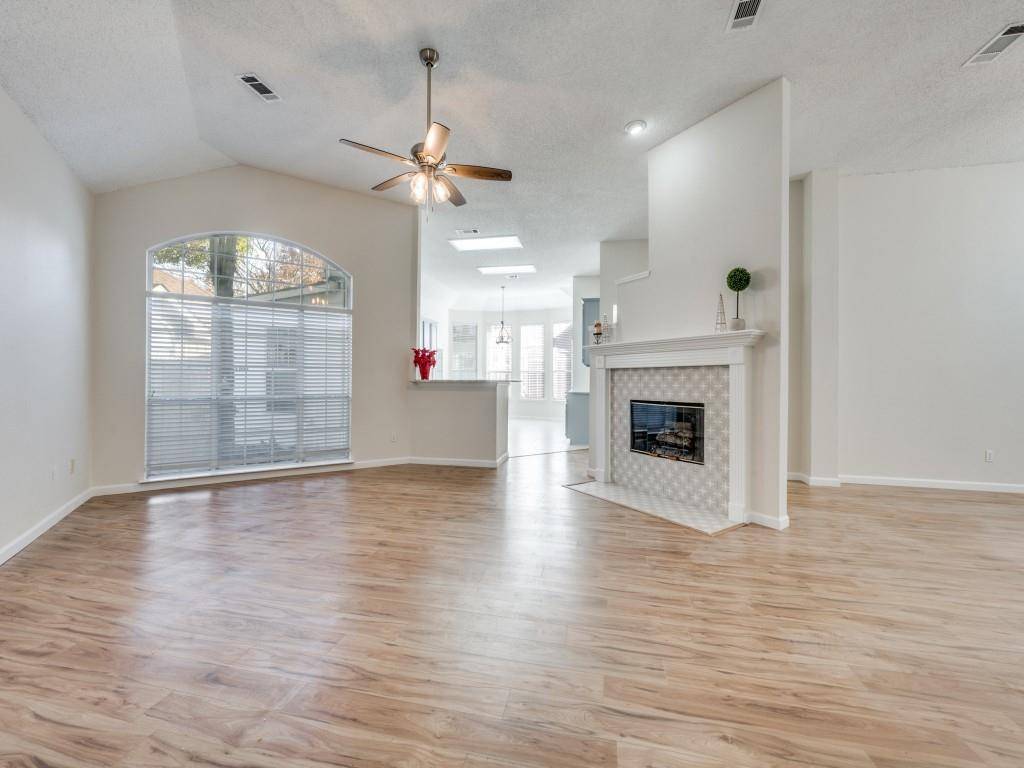 Arlington, TX 76002,214 Jennifer Lane