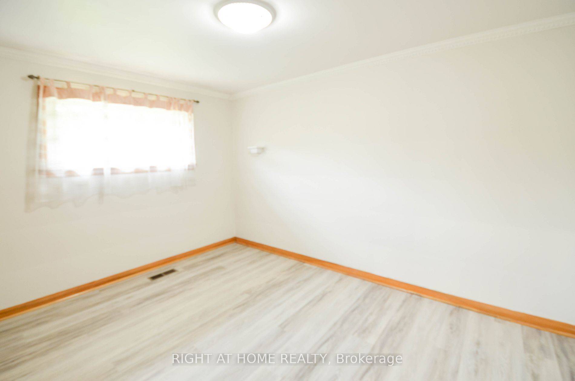 Toronto E05, ON M1T 2E4,10 Amulet ST