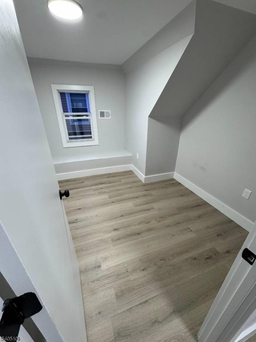 Newark City, NJ 07108,859 S 16Th St #2