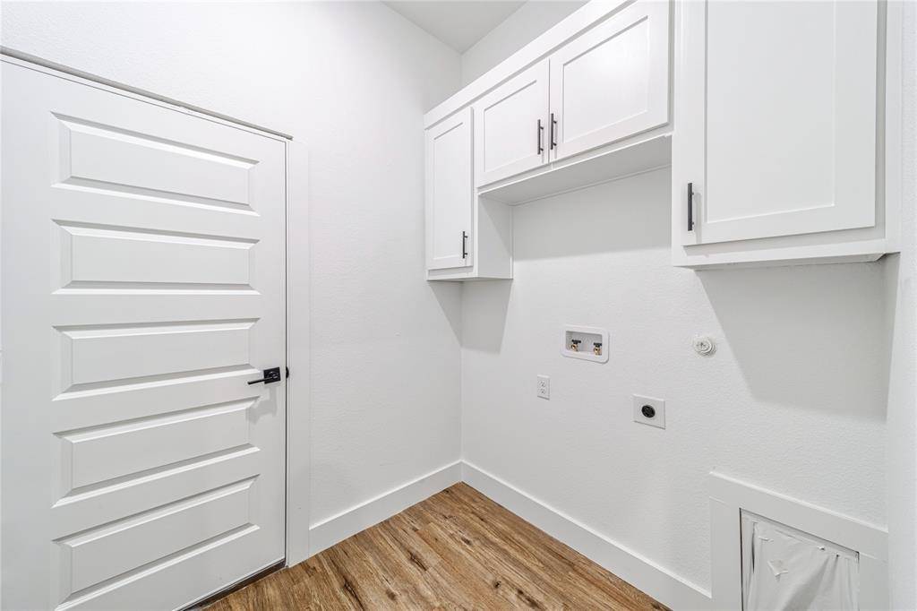 Terrell, TX 75160,607 W End