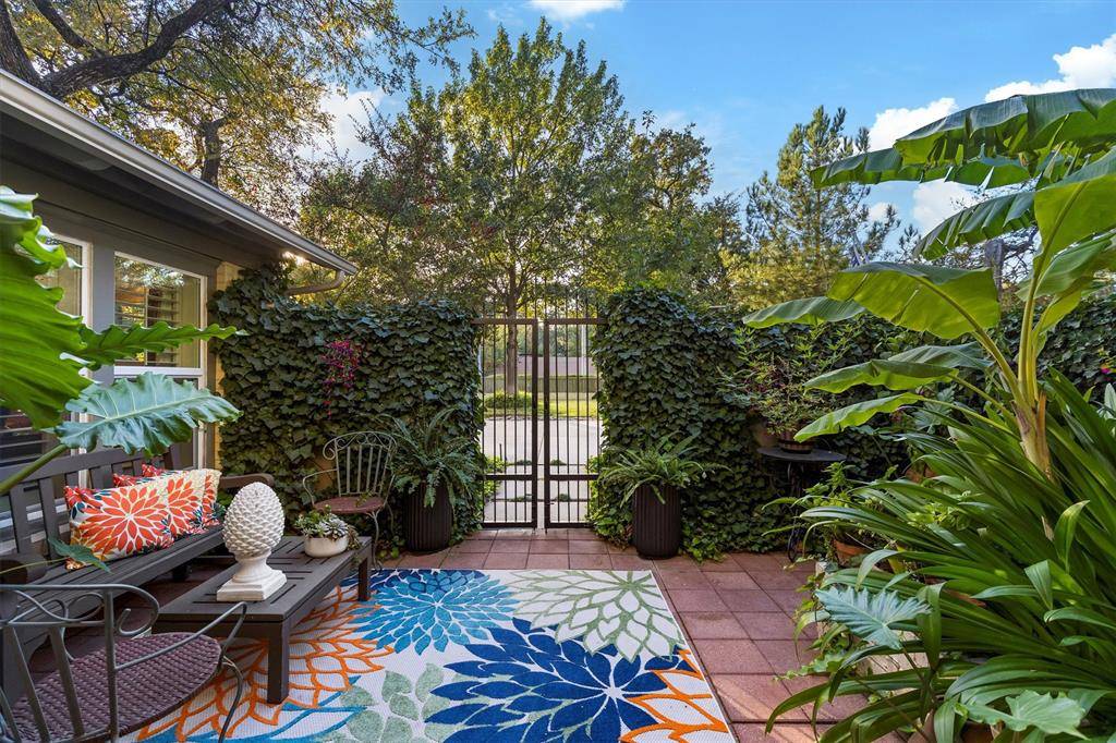 Dallas, TX 75208,1432 Sylvan Avenue