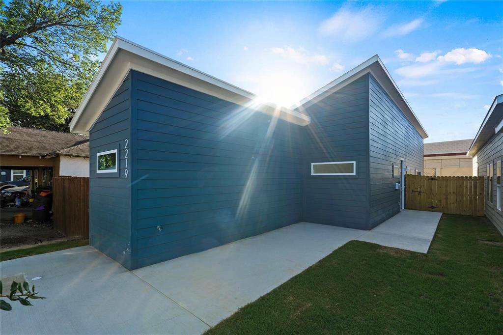 Dallas, TX 75215,2219 Hooper Street