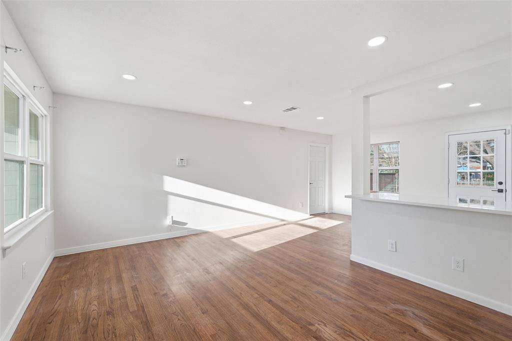 Dallas, TX 75228,10833 Ruth Ann Drive