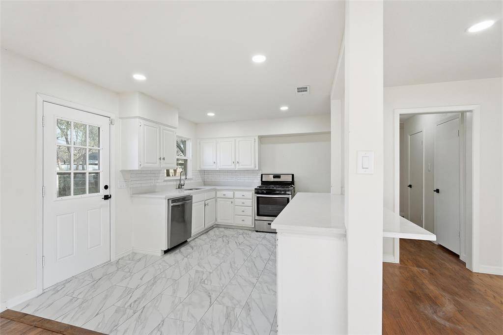 Dallas, TX 75228,10833 Ruth Ann Drive