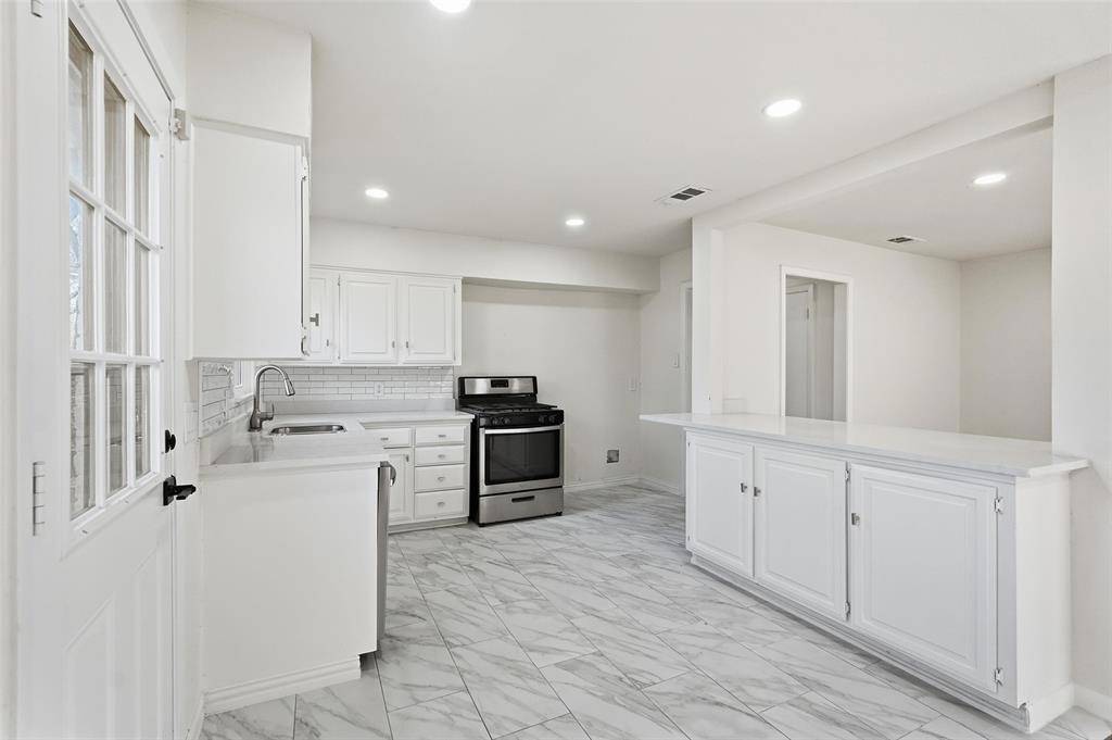 Dallas, TX 75228,10833 Ruth Ann Drive