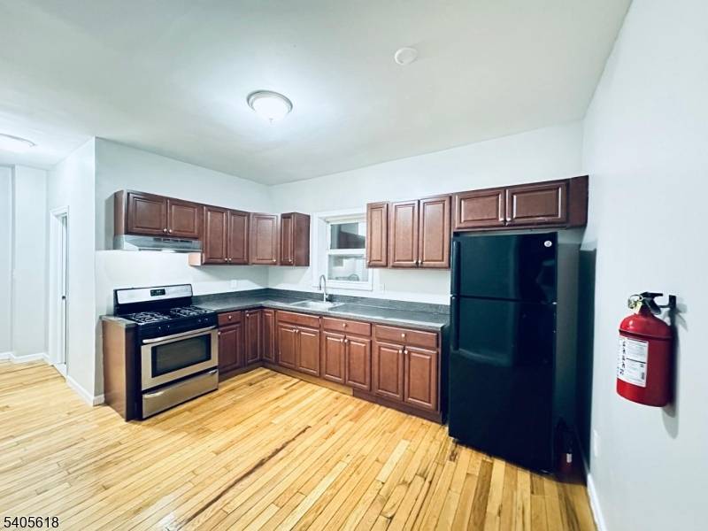 Newark City, NJ 07112,440 Jelliff Ave #1