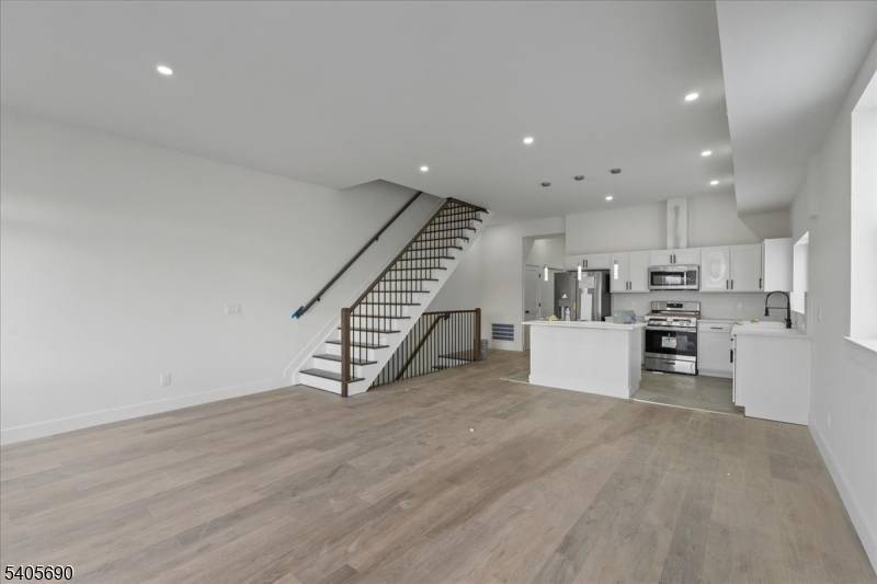 Irvington Twp., NJ 07111,366 21St St