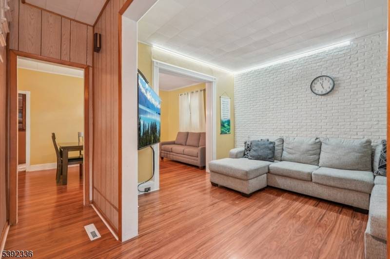 Kearny Town, NJ 07032,670 Devon St