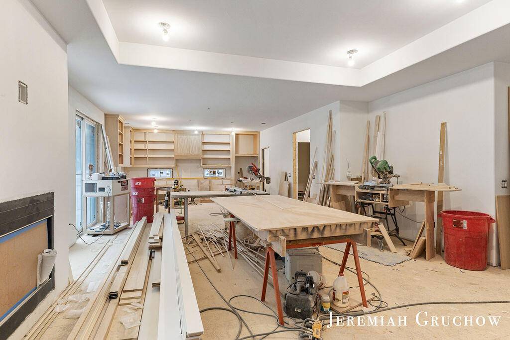 Kentwood, MI 49546,2160 Engleside AVE SE