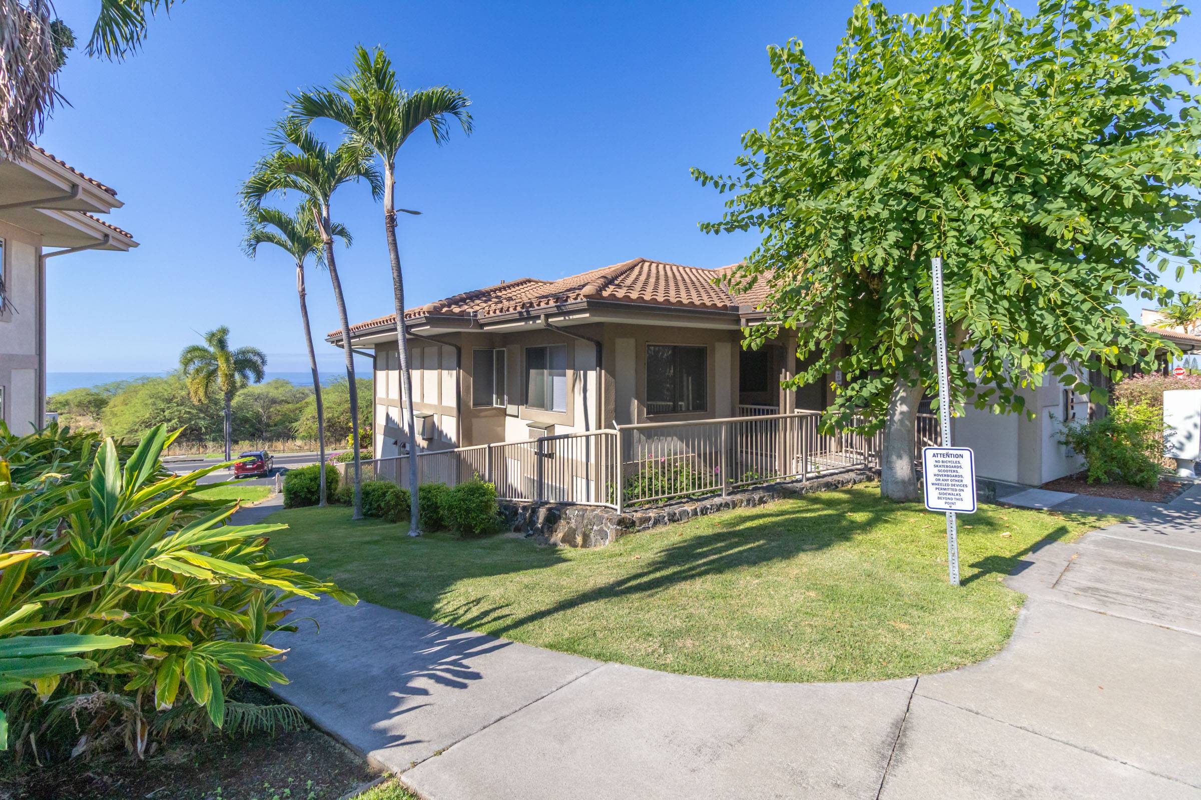 Kailua-kona, HI 96740,75-346 HUALALAI RD #E101