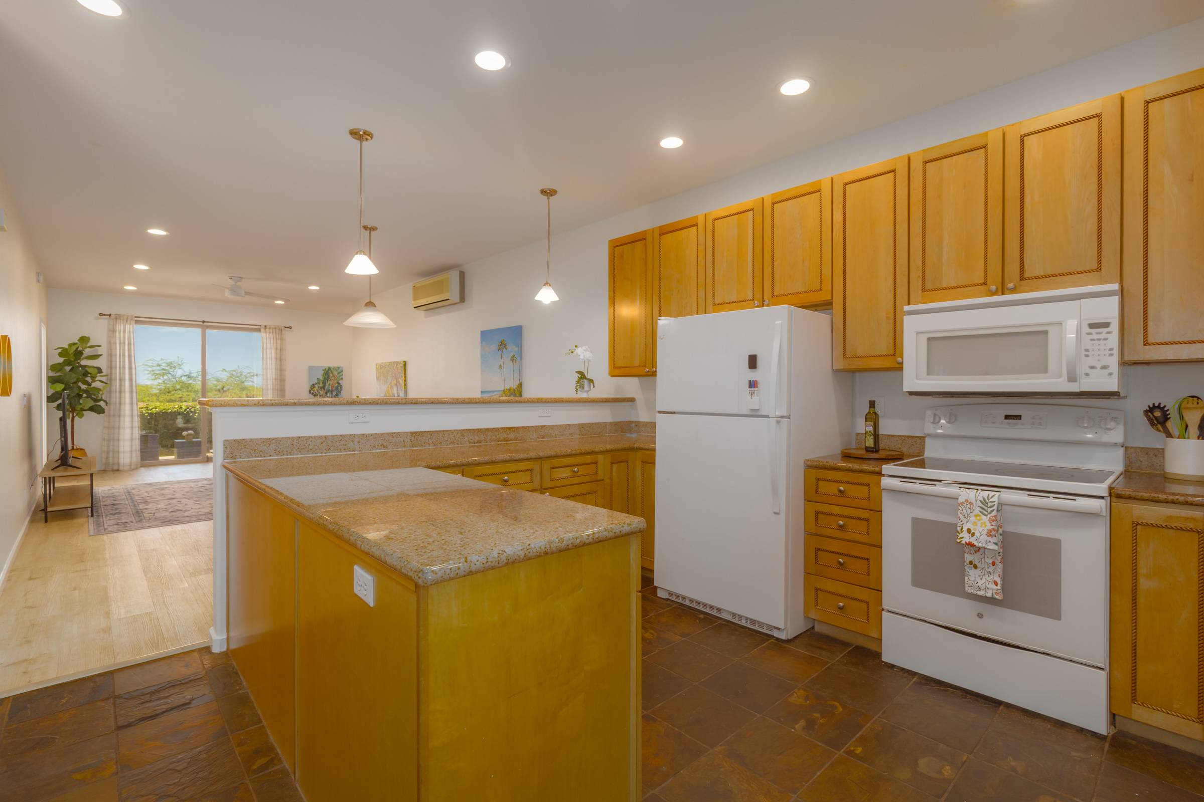 Kailua-kona, HI 96740,75-346 HUALALAI RD #E101