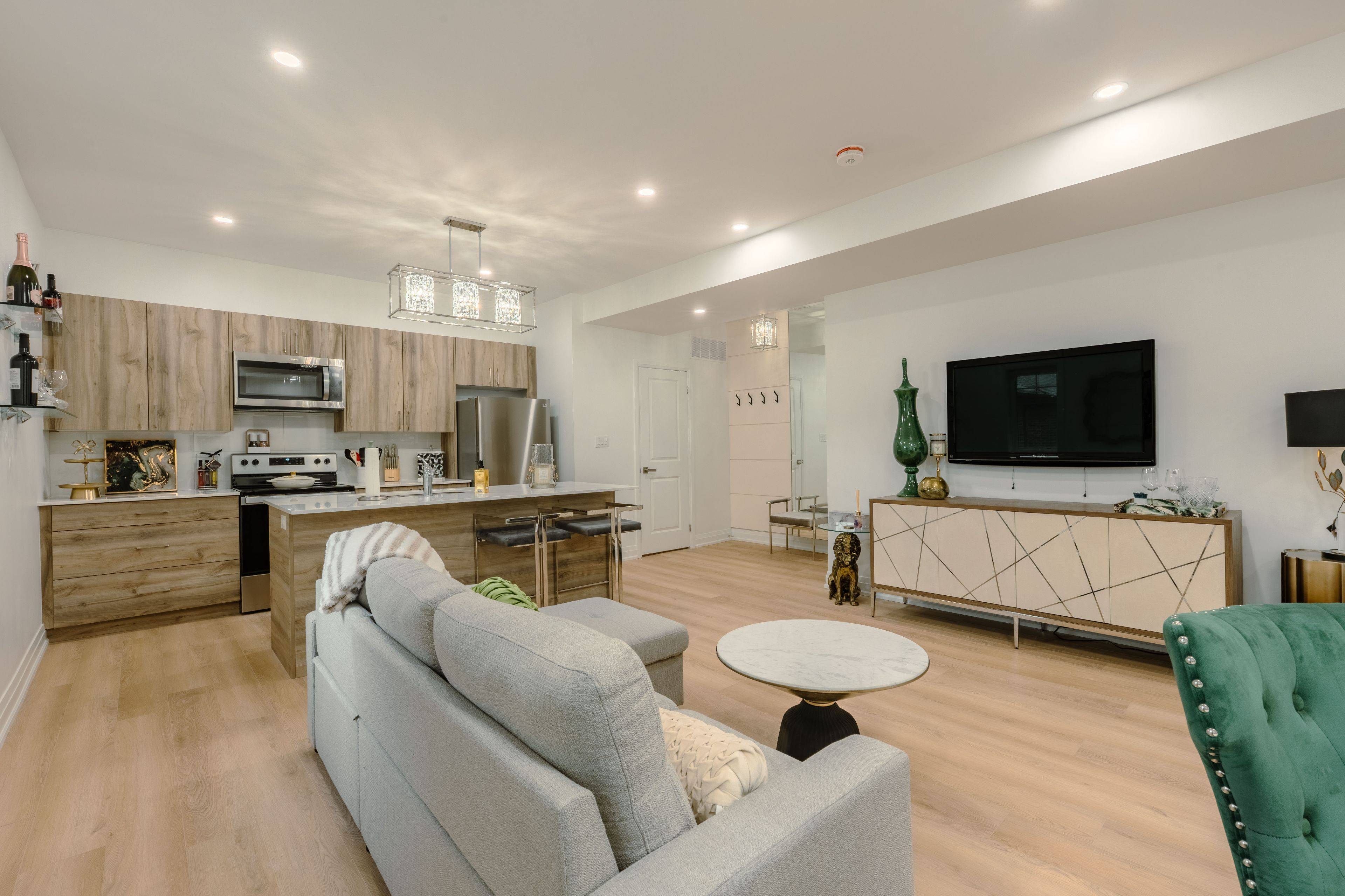 Toronto C04, ON M5M 2H5,58 Mcnairn AVE #6