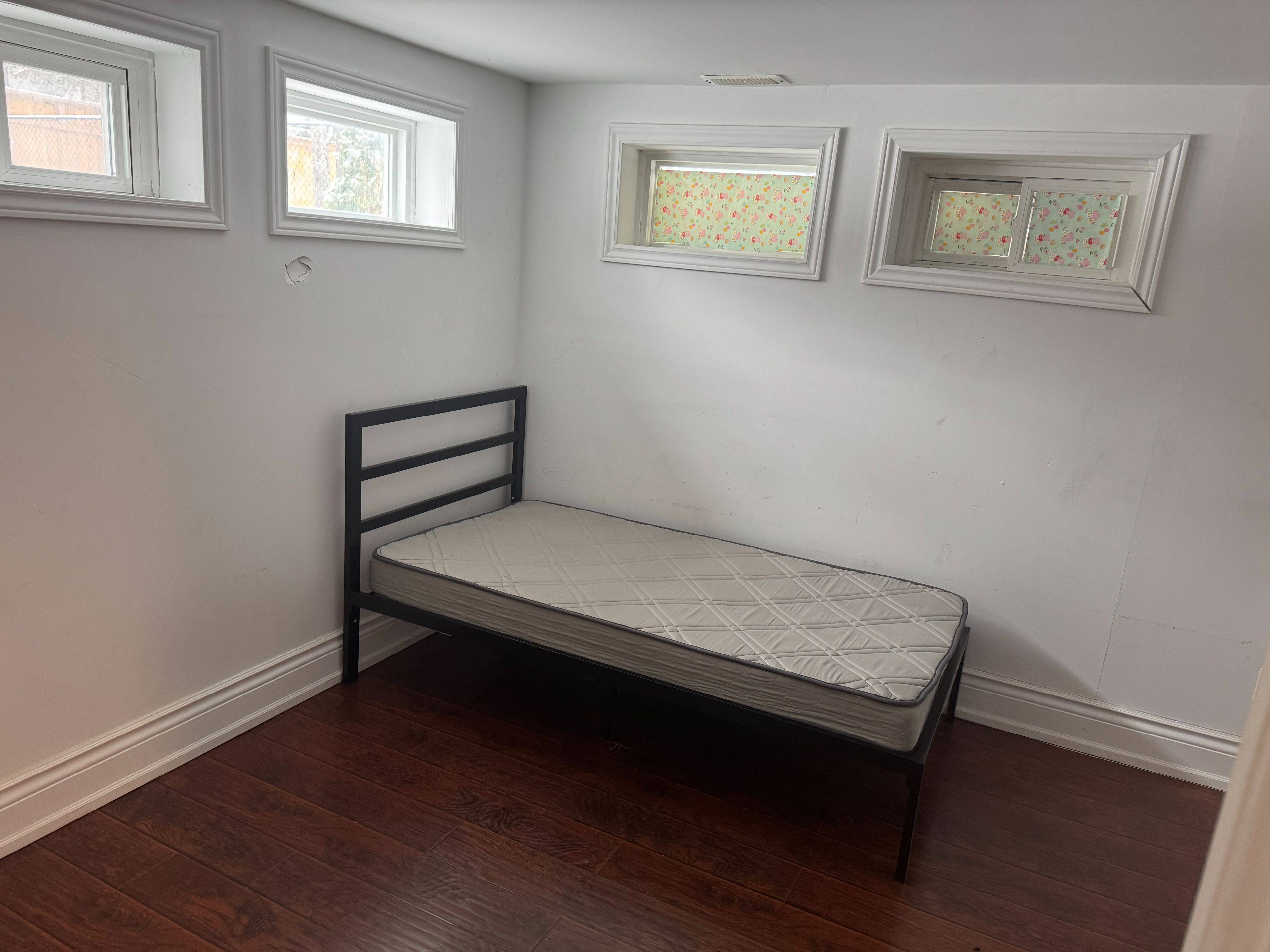 Toronto C07, ON M2R 2Y4,14 Robson PL W