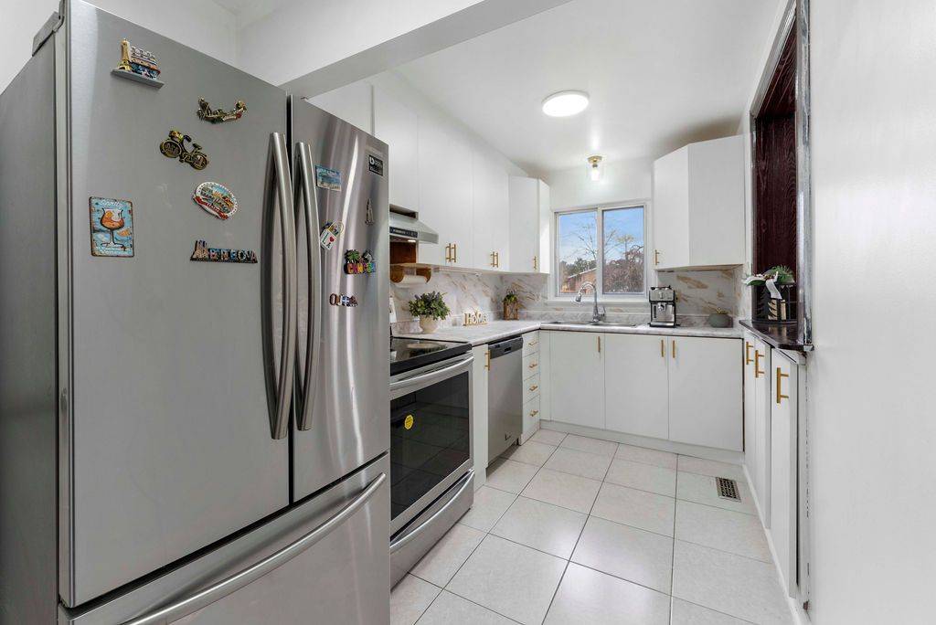 Brampton, ON L6T 2E7,295 Fleetwood CRES