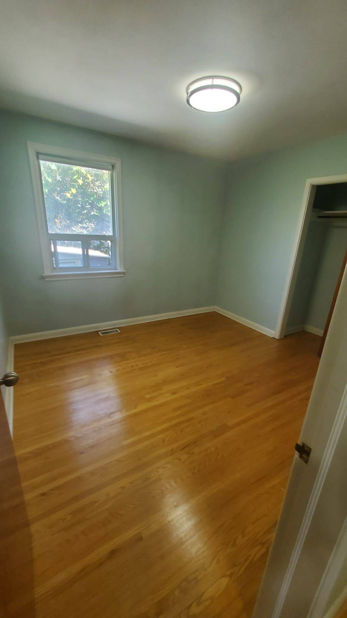 Toronto W10, ON M9V 2M9,24 Alhart DR