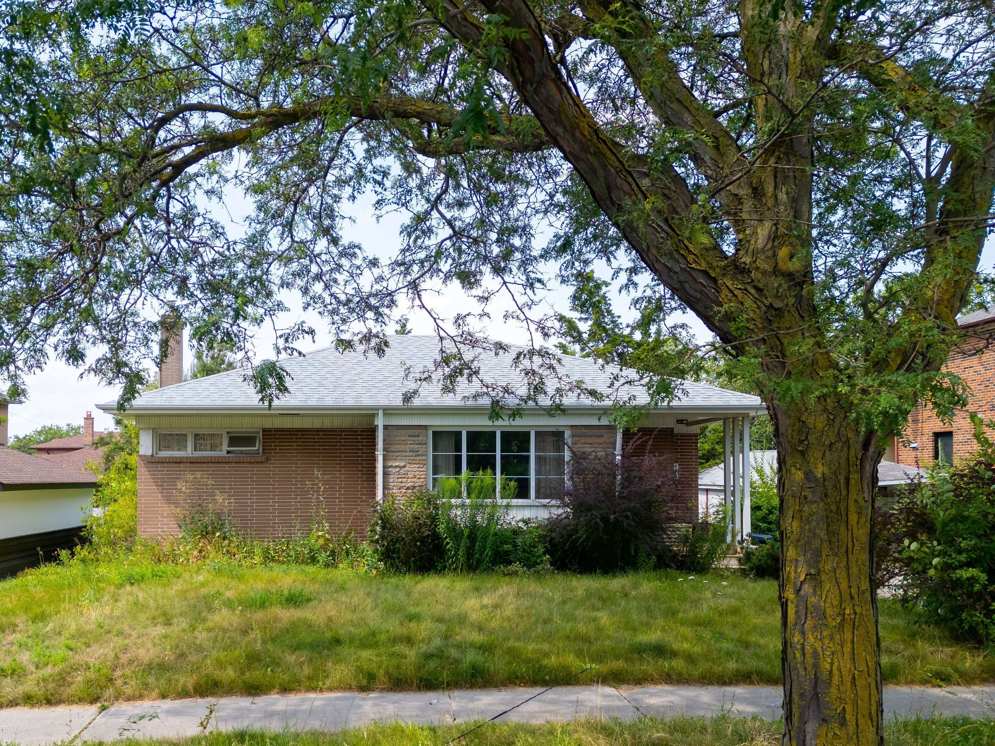 Toronto W05, ON M3M 1C4,34 Highview AVE