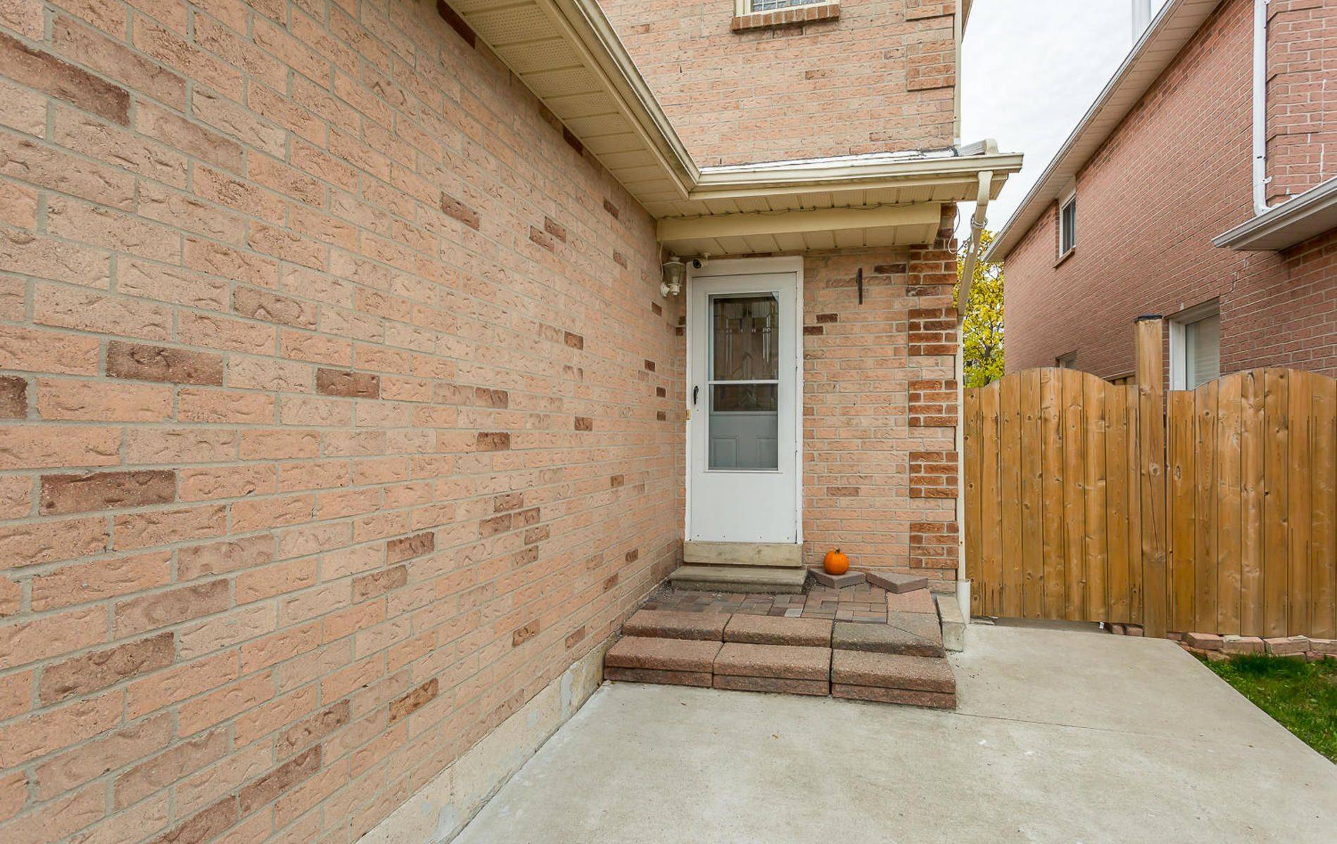 Mississauga, ON L5R 2W4,5070 Rising Star CT #Basement