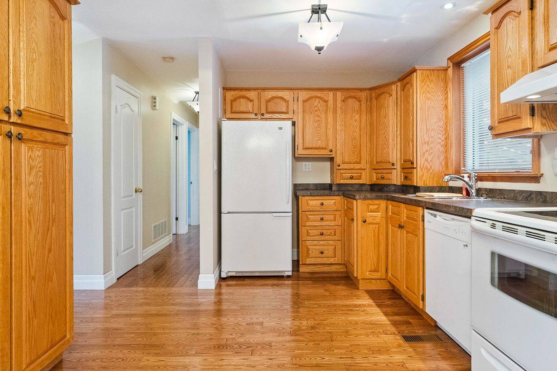 Oakville, ON L6K 2P2,249 Southview RD #UPPER