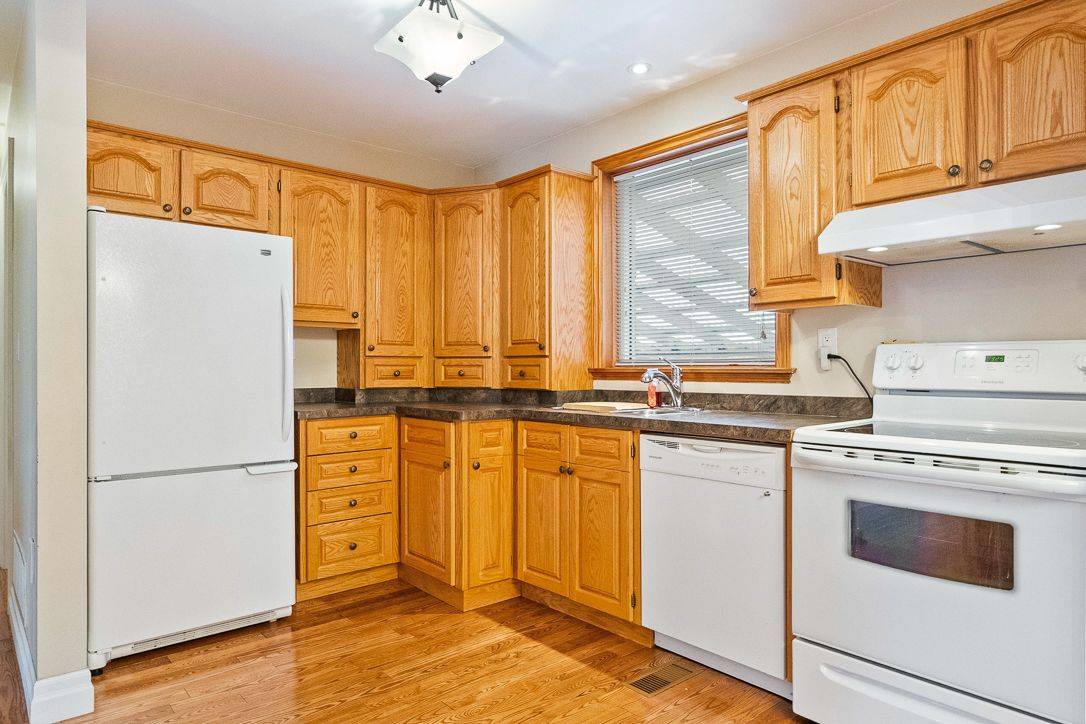 Oakville, ON L6K 2P2,249 Southview RD #UPPER