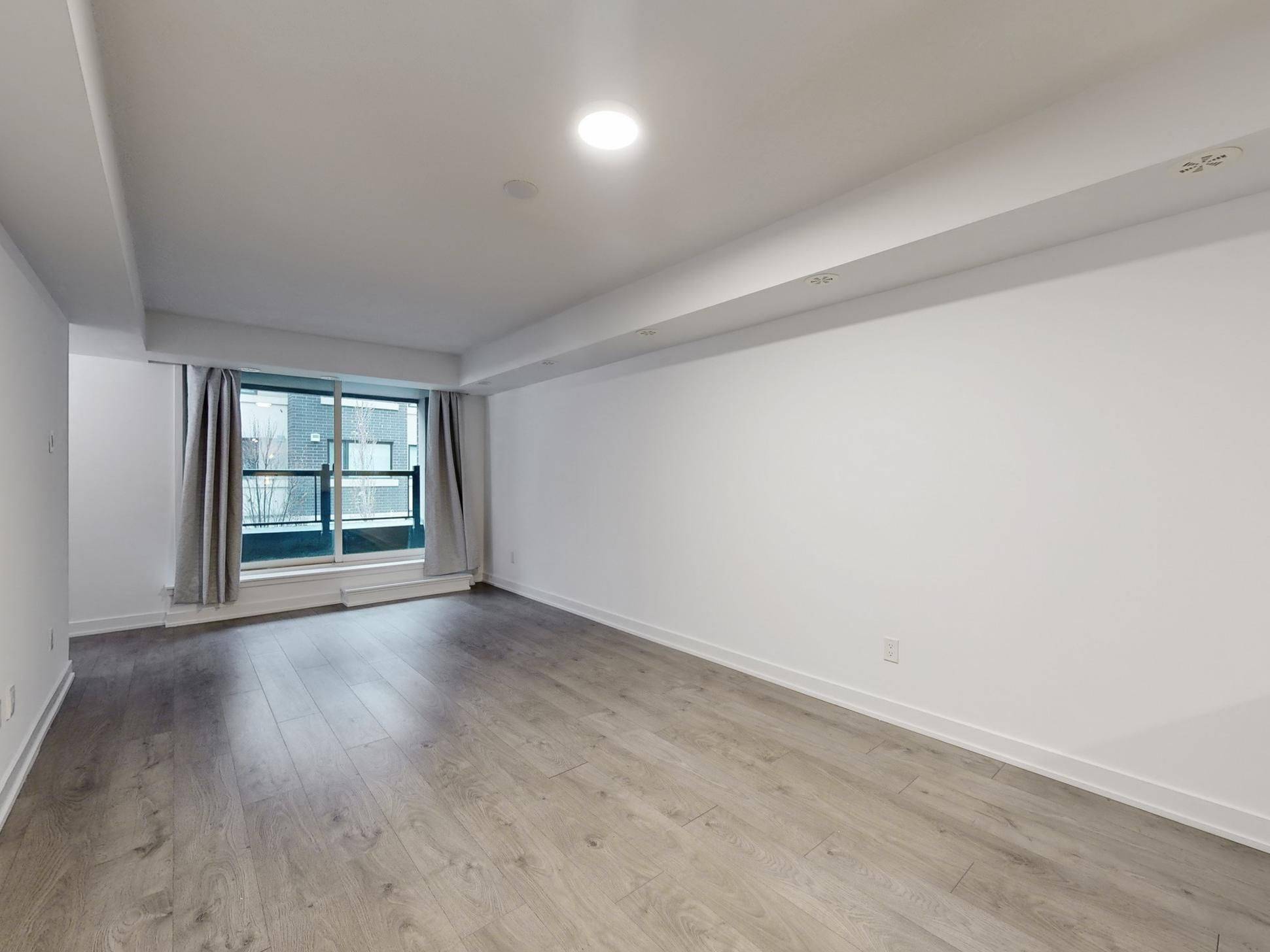 Burlington, ON L7T 4A8,1135 Cooke BLVD #110