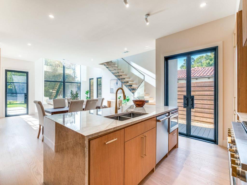 Dallas, TX 75208,1622 Sylvan Avenue