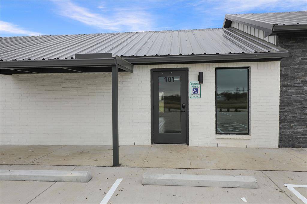Gunter, TX 75058,402 W Walnut Street #101