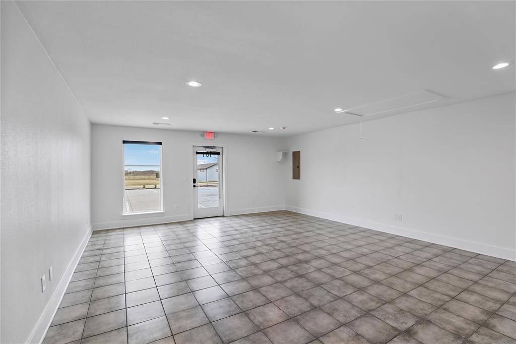 Gunter, TX 75058,402 W Walnut Street #101