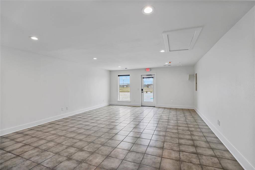 Gunter, TX 75058,402 W Walnut Street #101