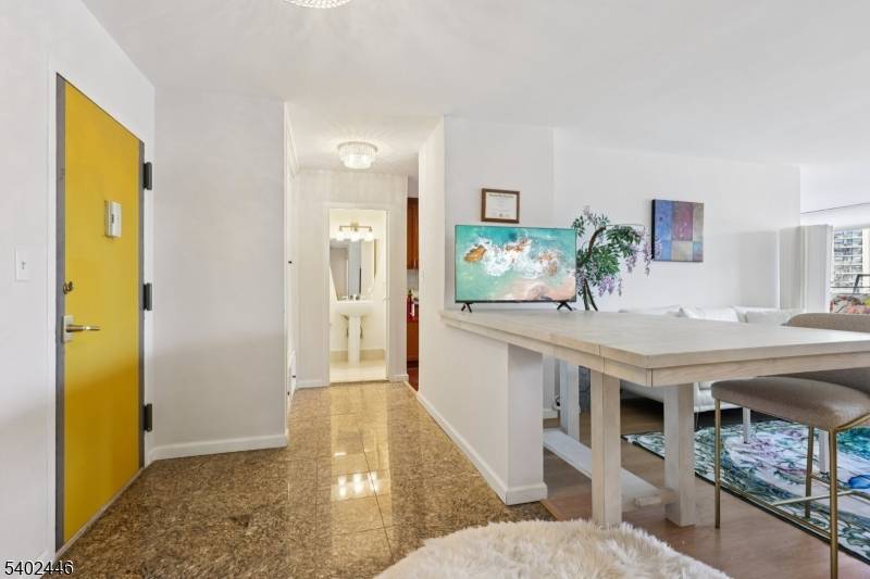 Verona Twp., NJ 07044,1 Claridge Dr #503