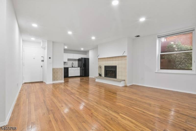 Englewood City, NJ 07631,109 Grand Ave