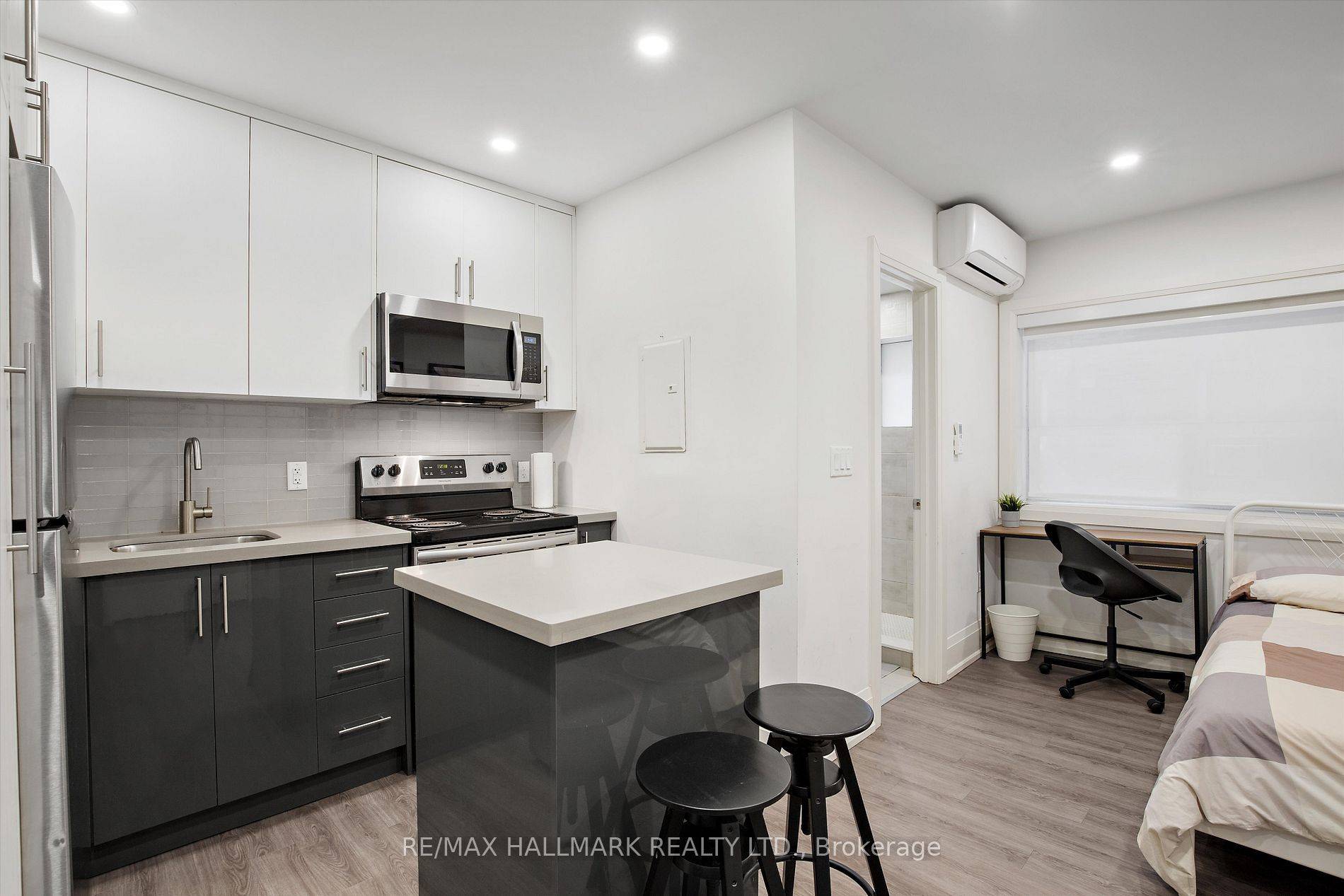 Toronto C02, ON M6C 1A3,595 St Clair AVE W #8