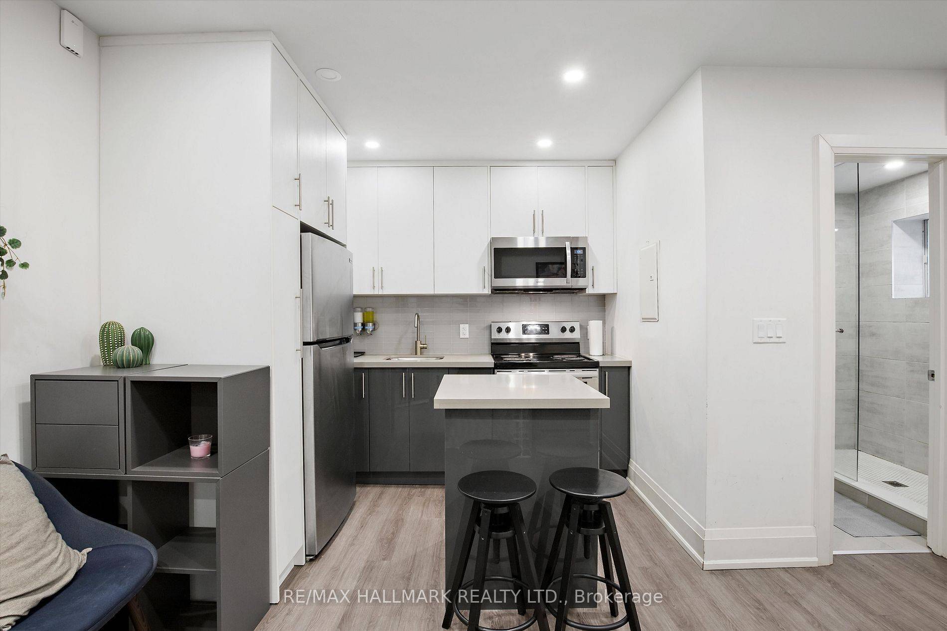 Toronto C02, ON M6C 1A3,595 St Clair AVE W #8