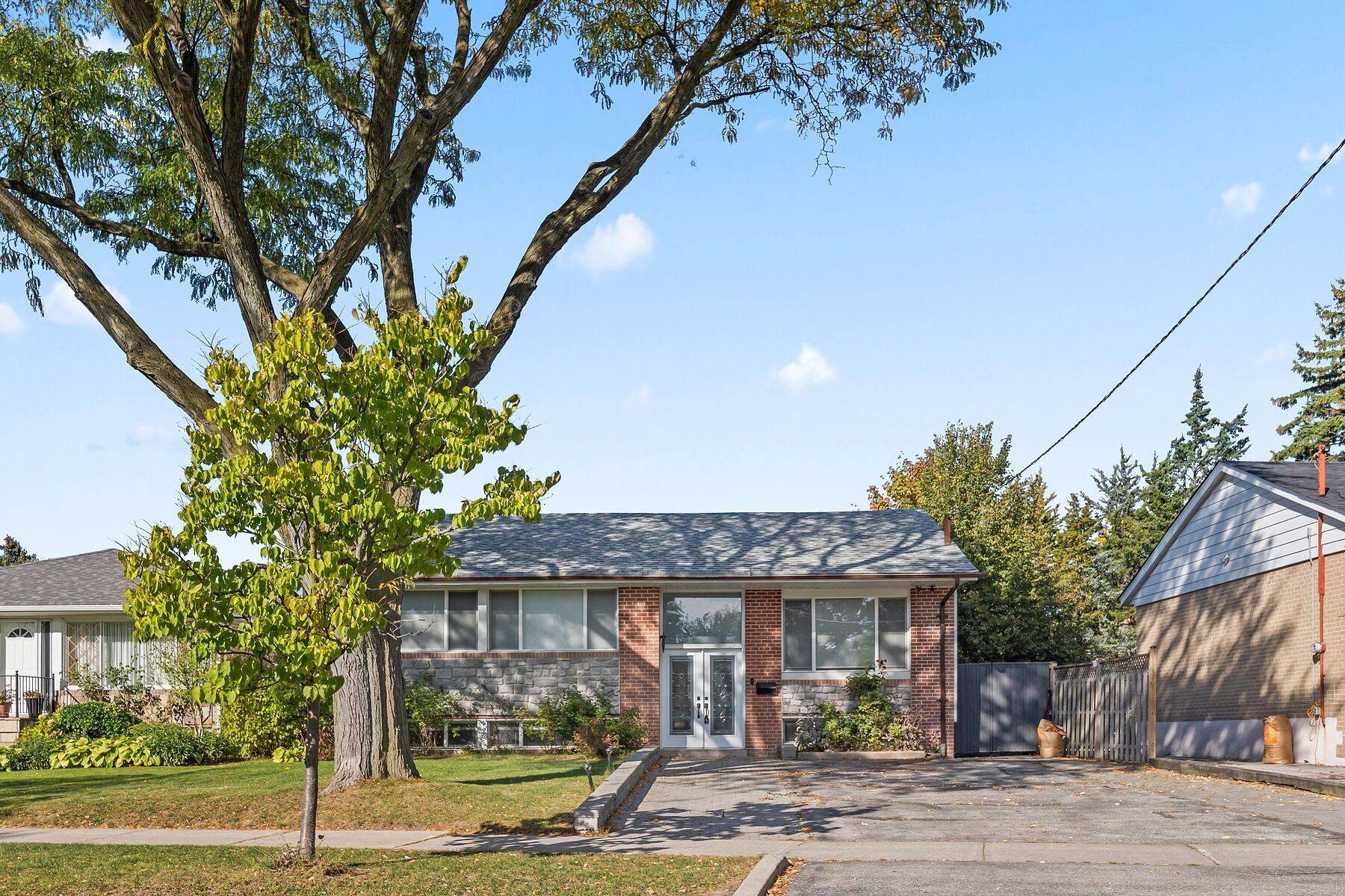 Toronto C13, ON M3A 2B1,108 Lynedock CRES