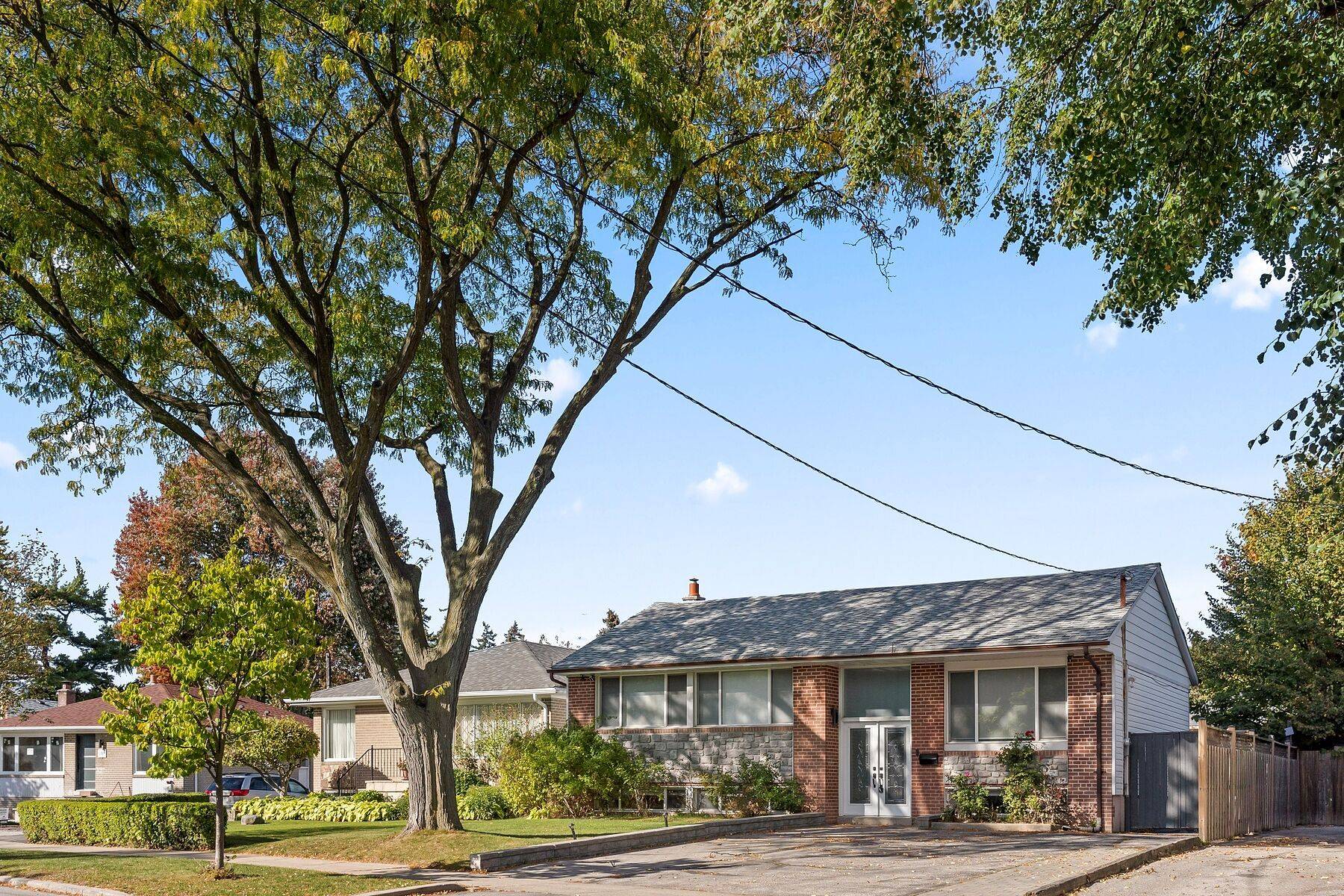 Toronto C13, ON M3A 2B1,108 Lynedock CRES