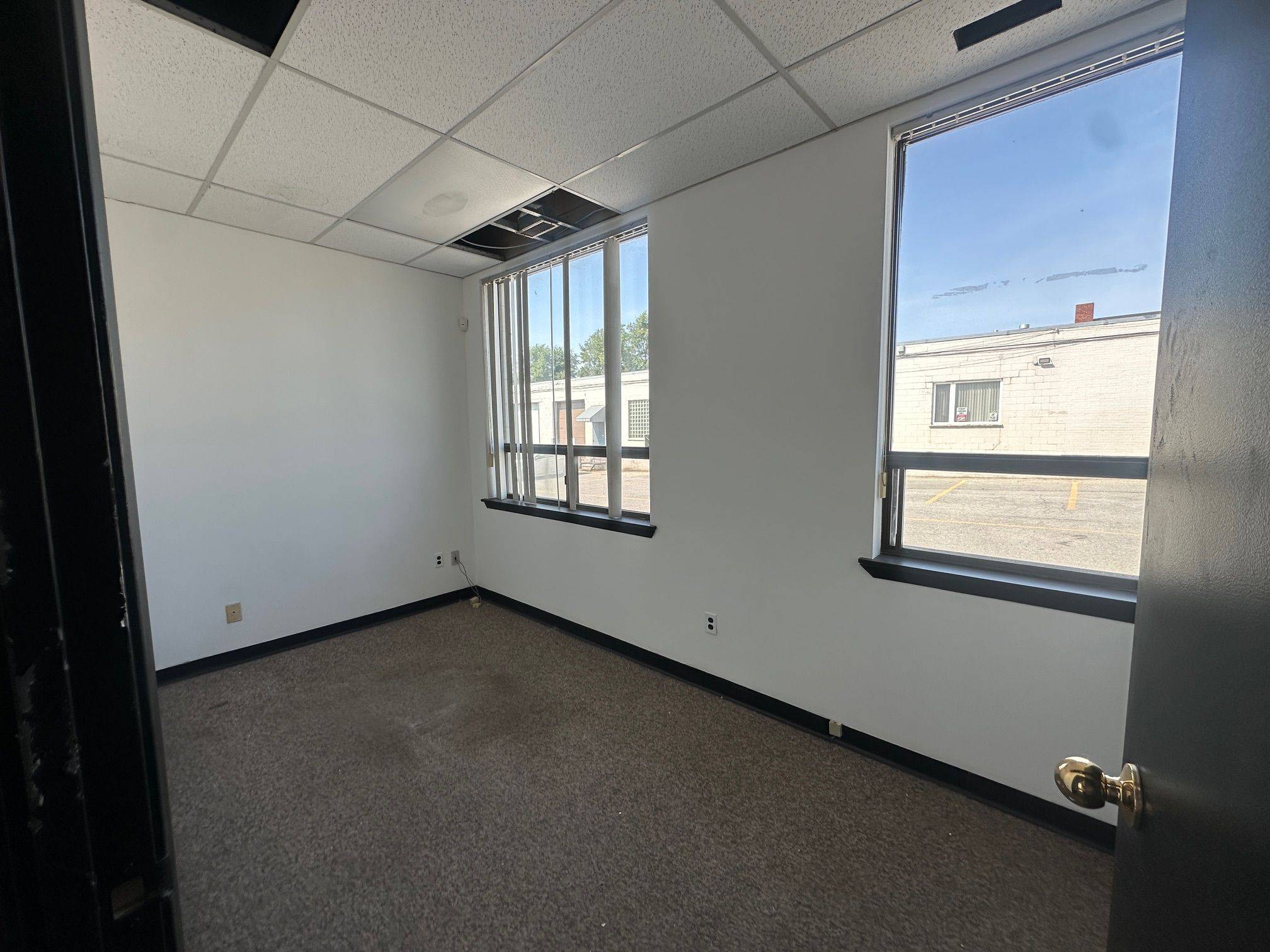 Toronto E04, ON M1R 3E4,28 Howden RD