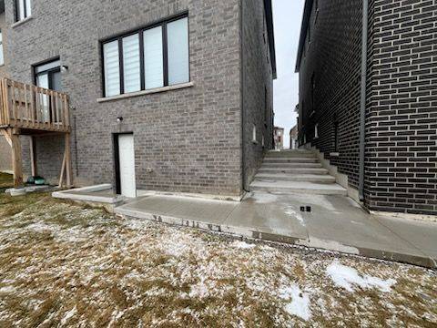 Oshawa, ON L1H 8L7,928 Rexton DR #WalkOut-BSMT