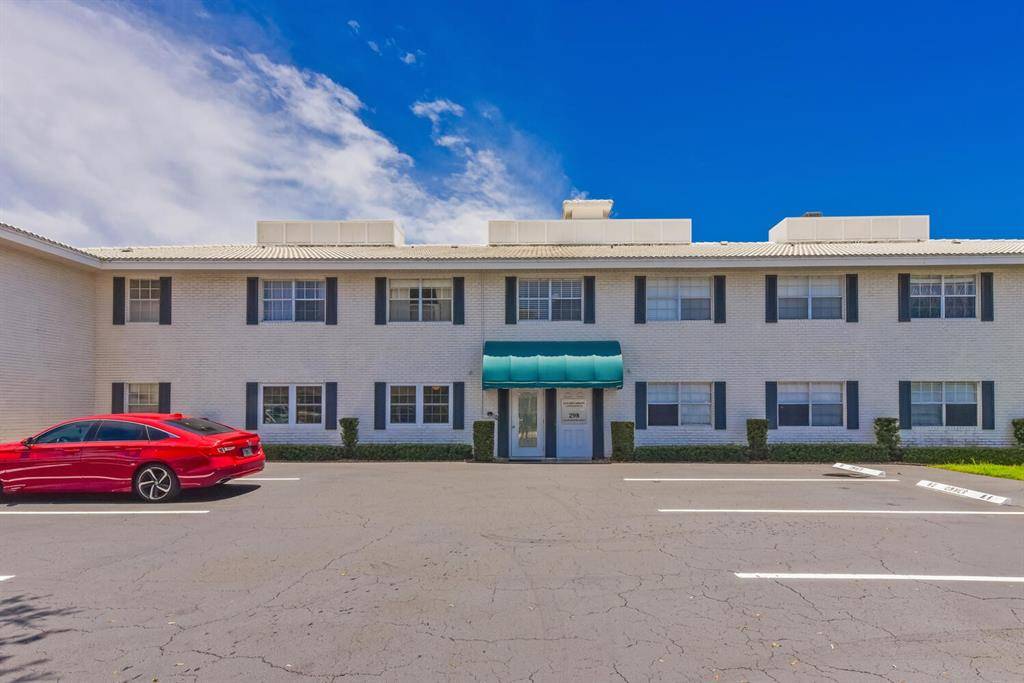 Boca Raton, FL 33432,298 SW 6th St #103