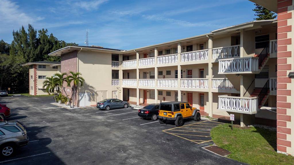 Plantation, FL 33313,4770 NW 10th Ct #106