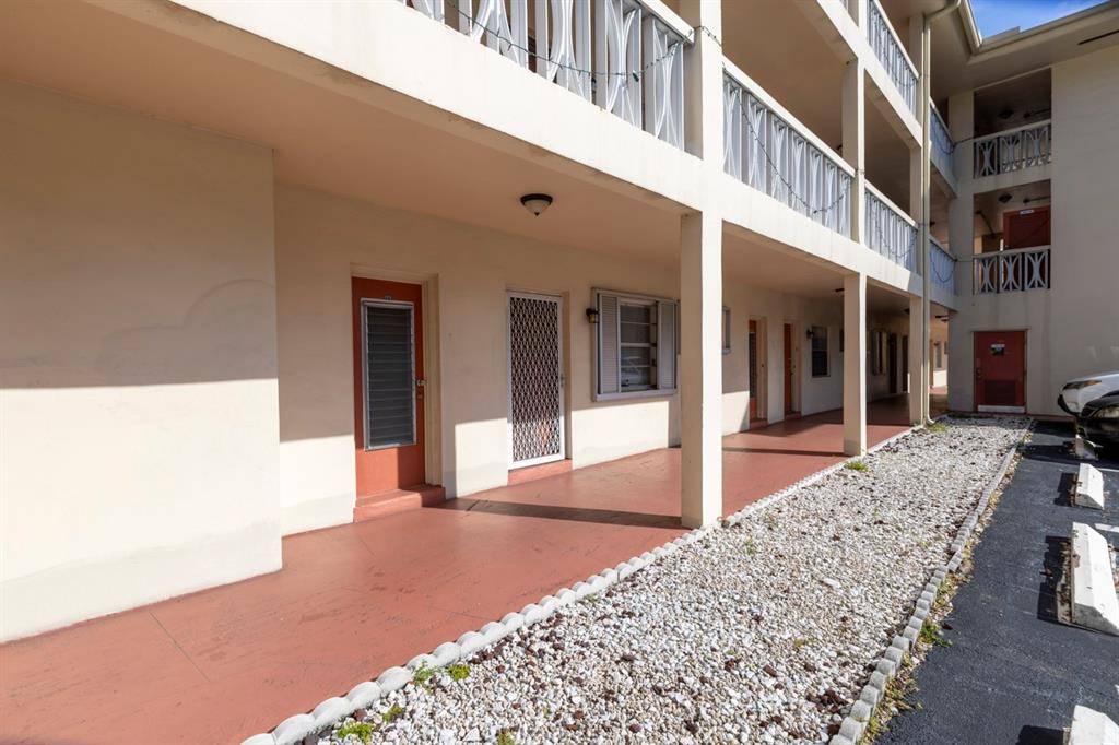 Plantation, FL 33313,4770 NW 10th Ct #106