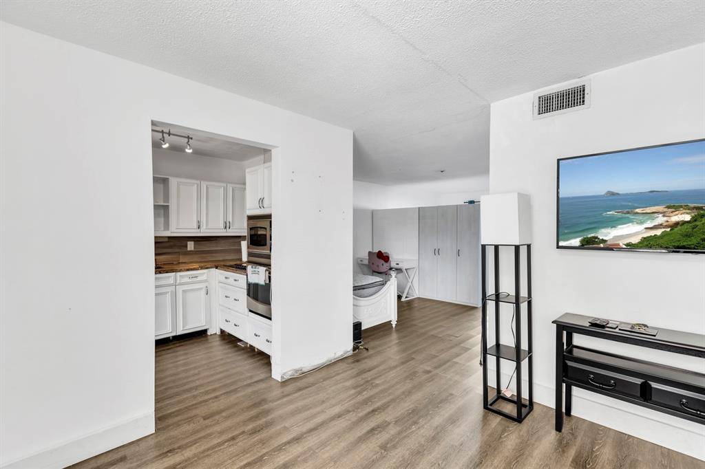 Plantation, FL 33313,4770 NW 10th Ct #106